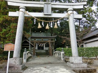 十足の引手力男神社