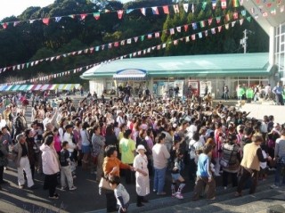 大盛況の「せとやまるかじり」