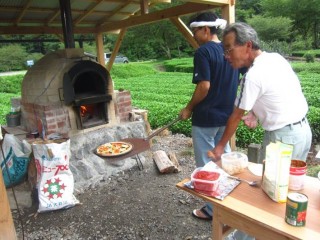 大人気のピザ焼き体験