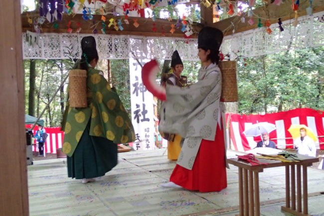 大井神社の神楽舞