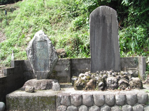 村松嘉蔵翁の彰徳碑