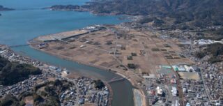 沖通り用水と田園風景